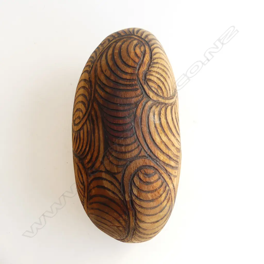 A vintage Aboriginal Coolamon bowl made from Australian hardwood, Image 1++